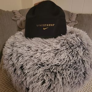 NIKE Therma Fit Livestrong 💪beanie/hat